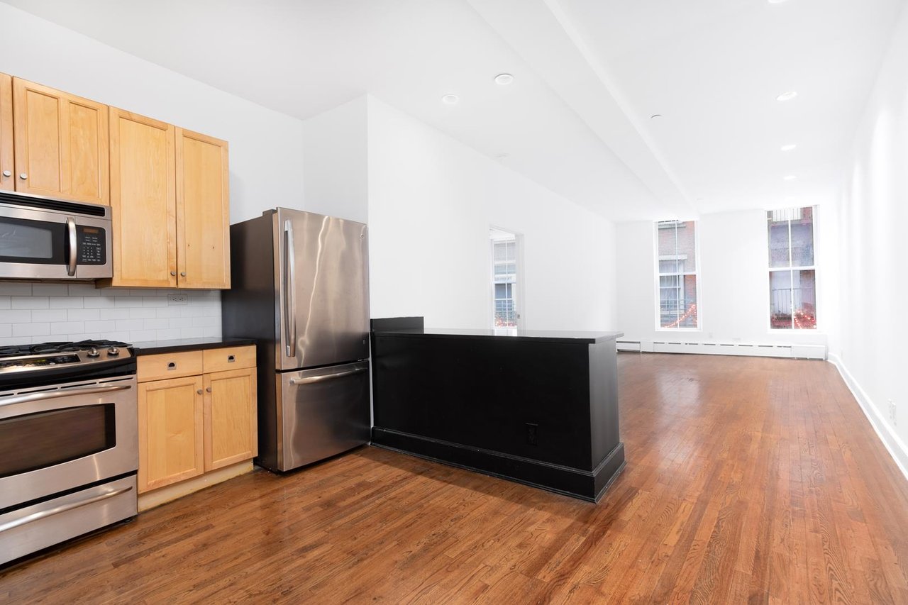 15-17 South William Street, Apt 2-B