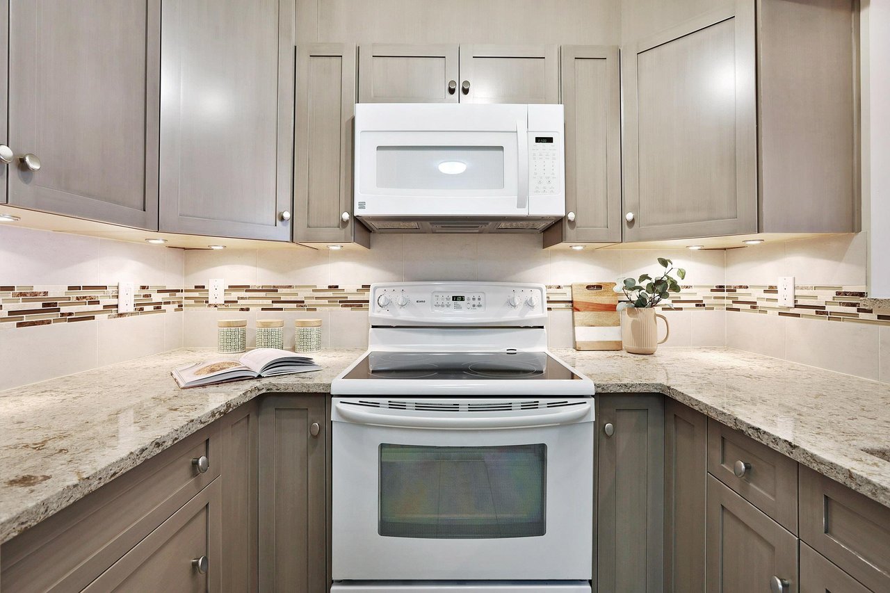 305-2130 W 12th Ave