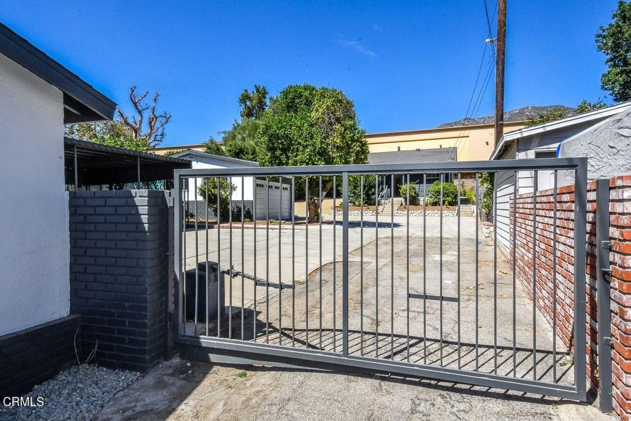 9730 1/2 Tujunga Canyon Blvd
