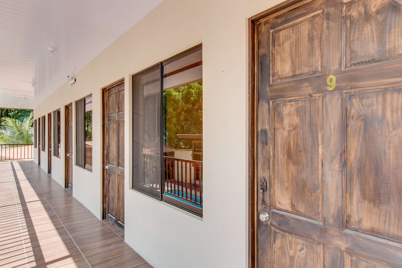 A highly-rated and high-occupancy resort with a hotel, cabins, on-site restaurant and a pool an easy 5-minute walk from PLAYA UVITA and Marino Ballena National Park!