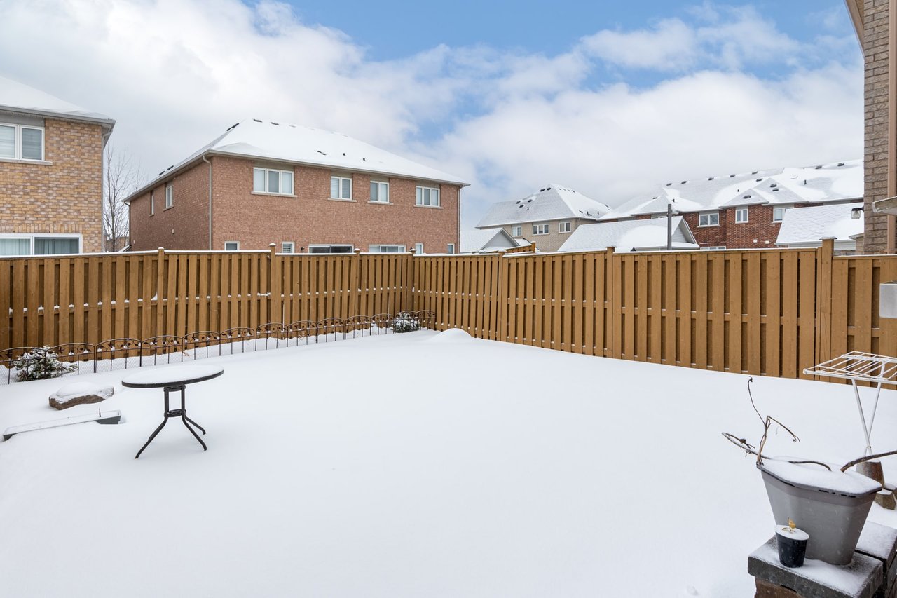 11 Cathmar Dr
