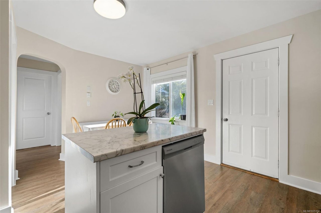 1123 Reynolds Rd, Saanich