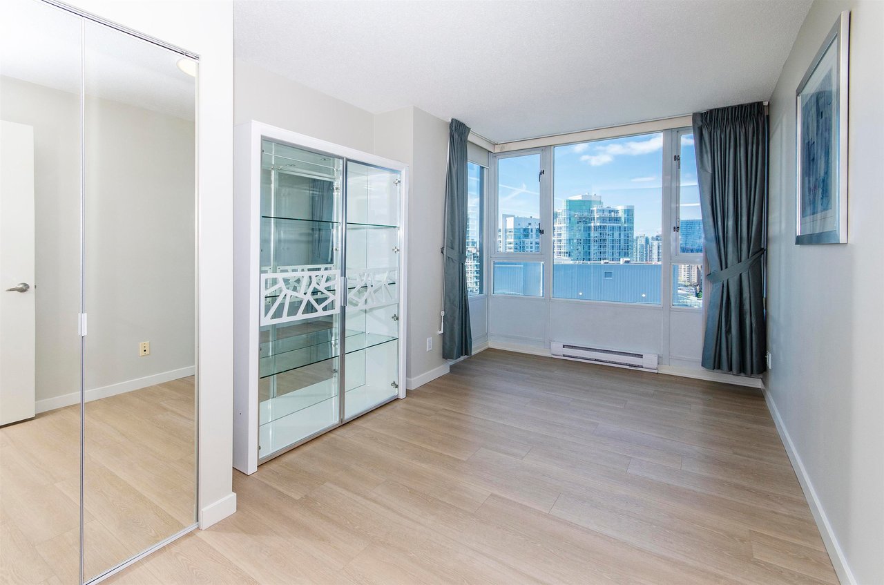 3207-1033 Marinaside Cres