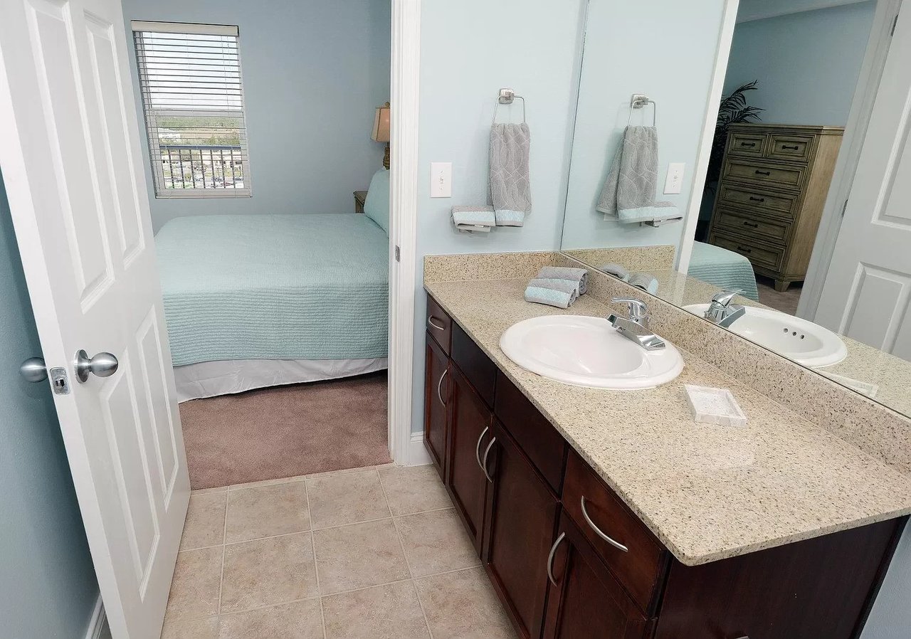 9860 S Thomas Drive Unit 1015