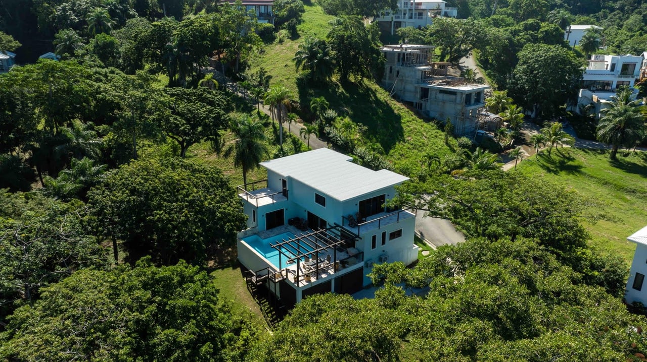 Coral Views Village Lot 33, Casa Luna