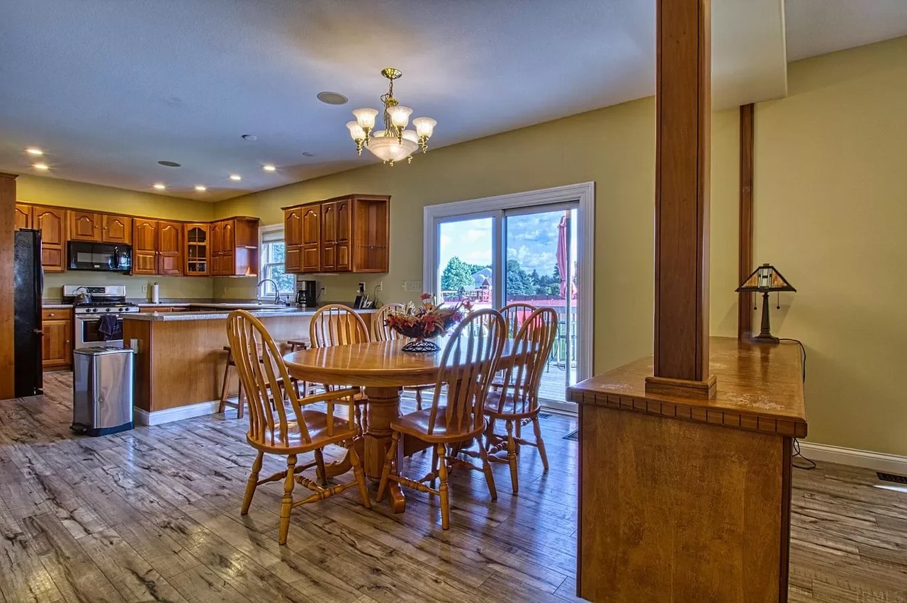 1951 W Primrose Ct