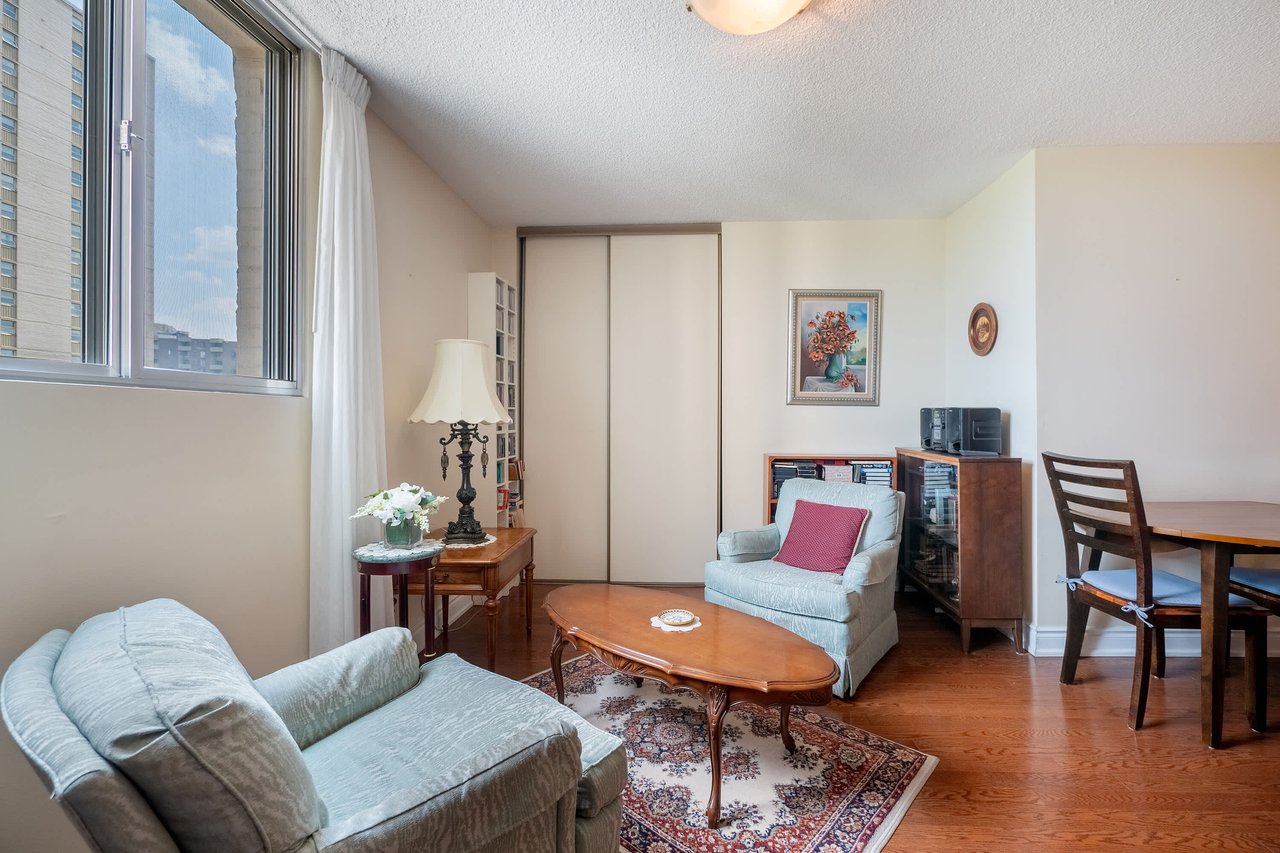 820 Burnhamthorpe Road #702