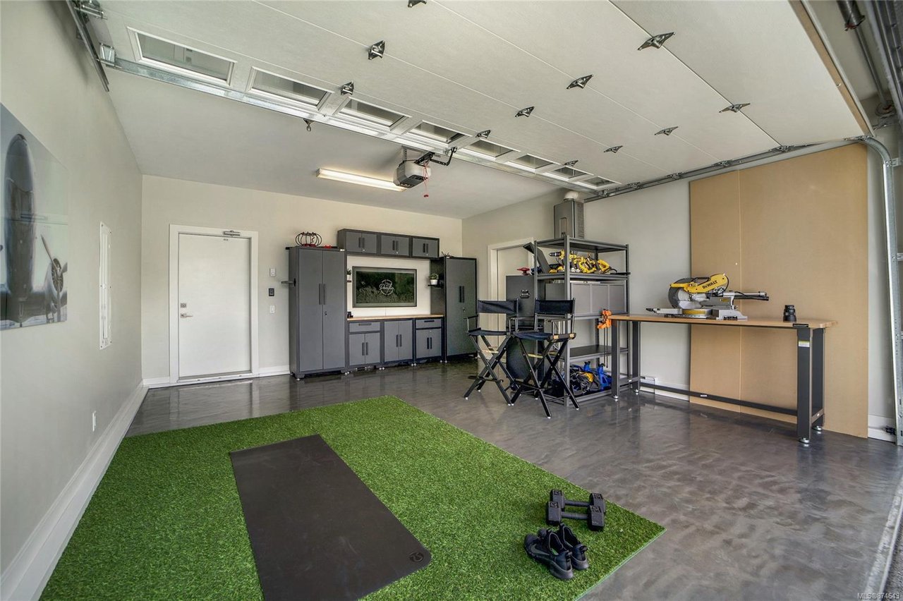 2187 Deerbrush Cres
