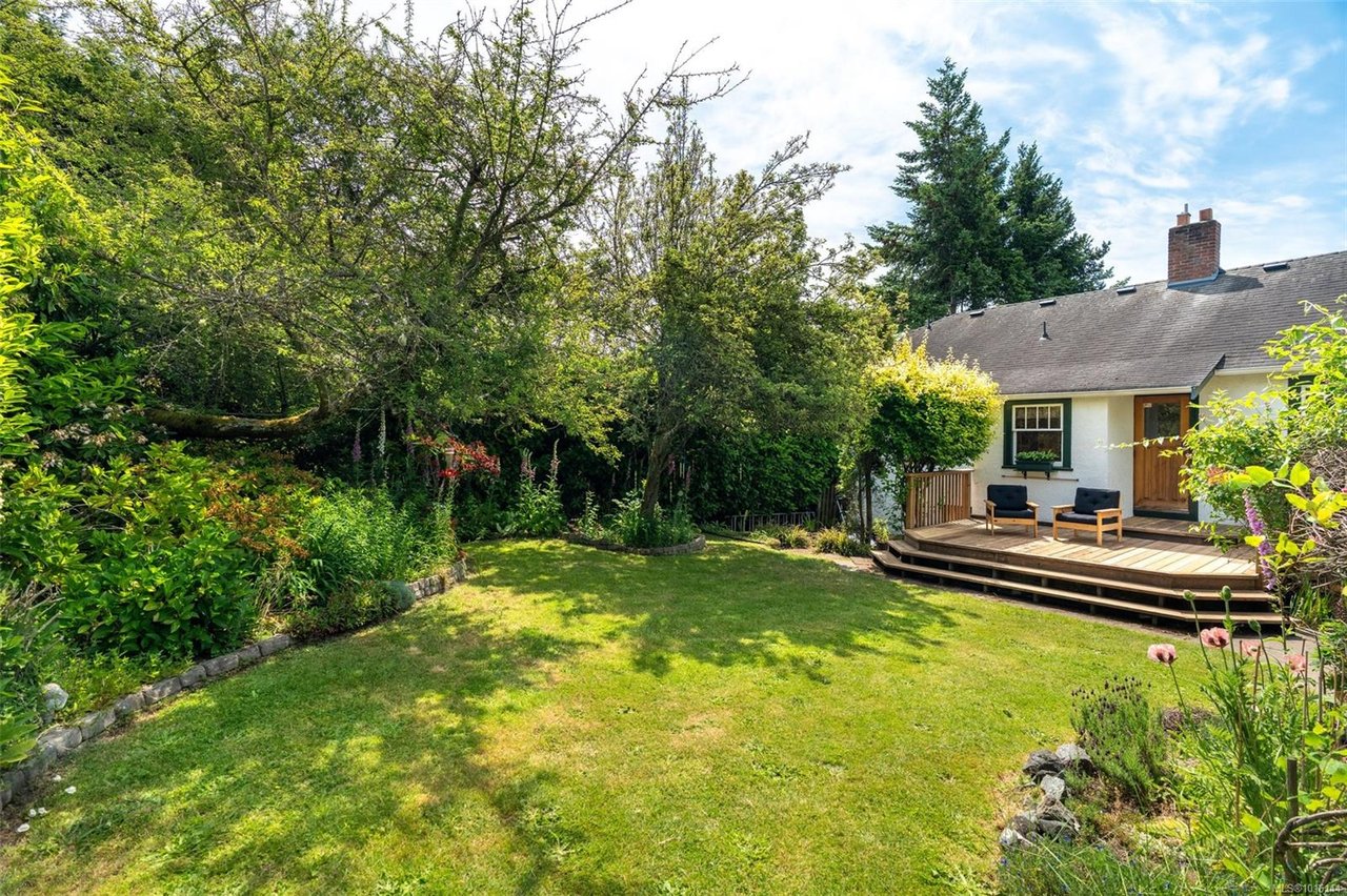 1924 Forrester St, Saanich