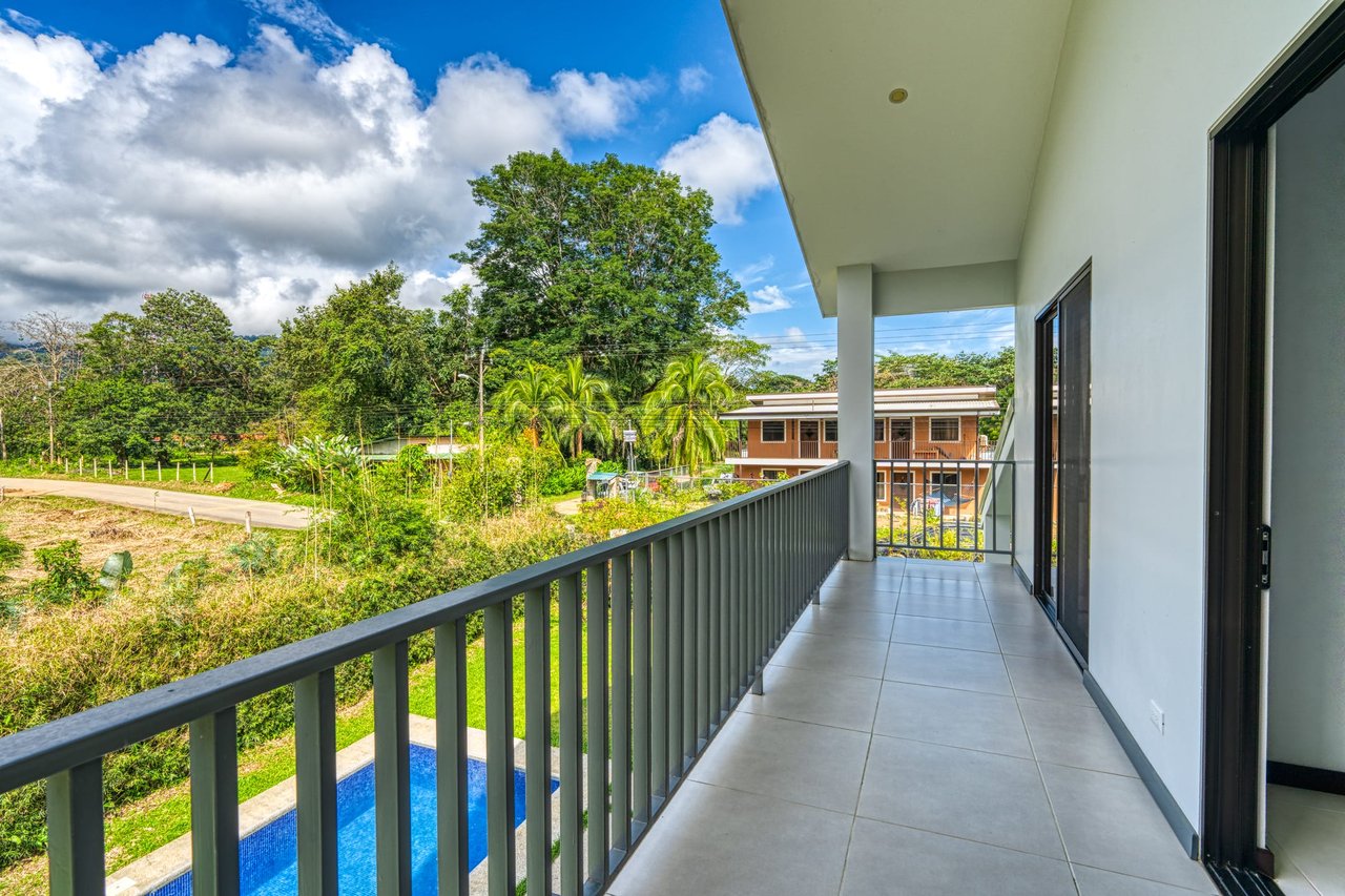 3 BEDROOM MODERN HOME WITH POOL WALKING DISTANCE TO EVERYTHING IN UVITA