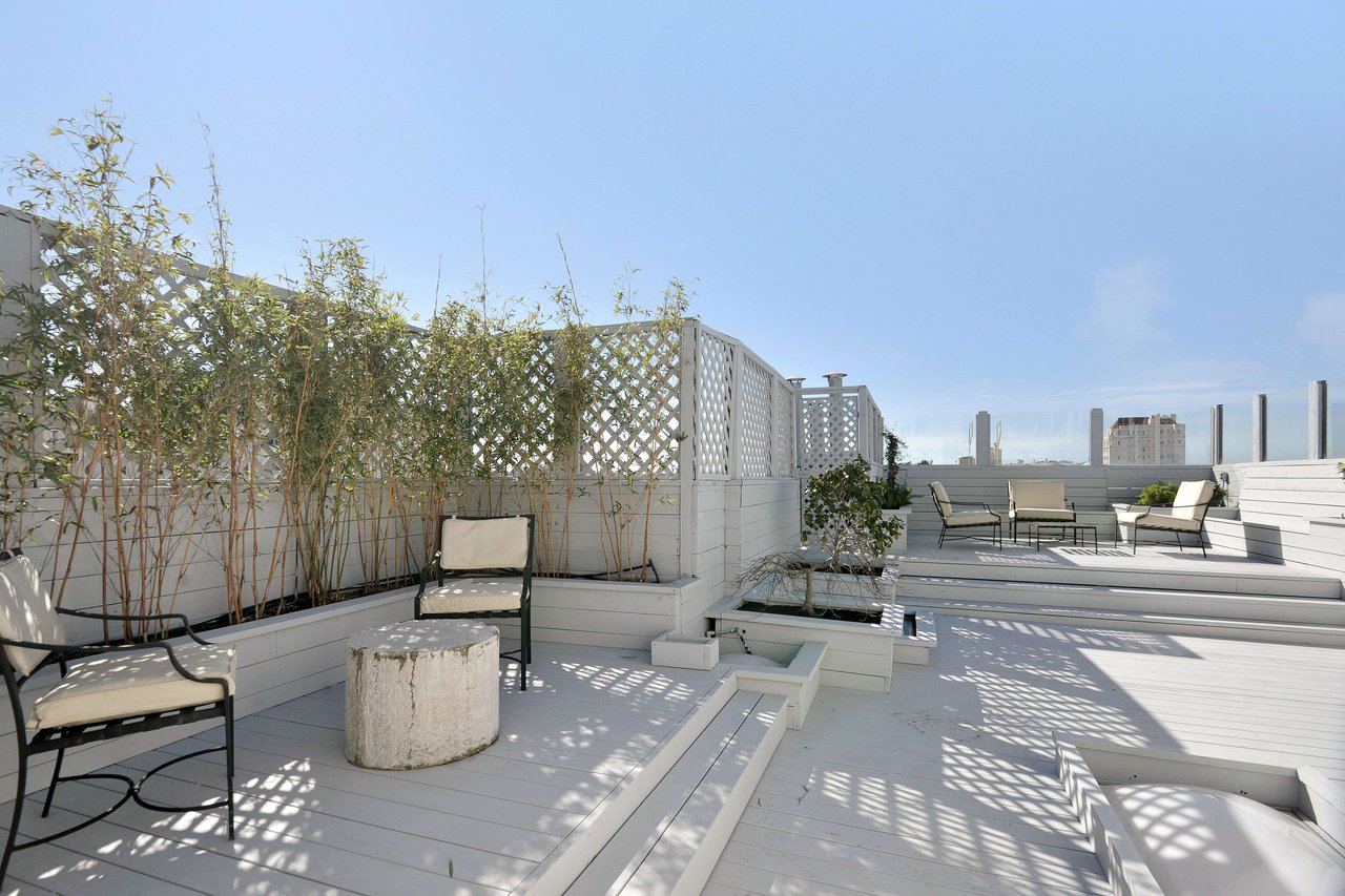 Exceptional Pacific Heights Condominium