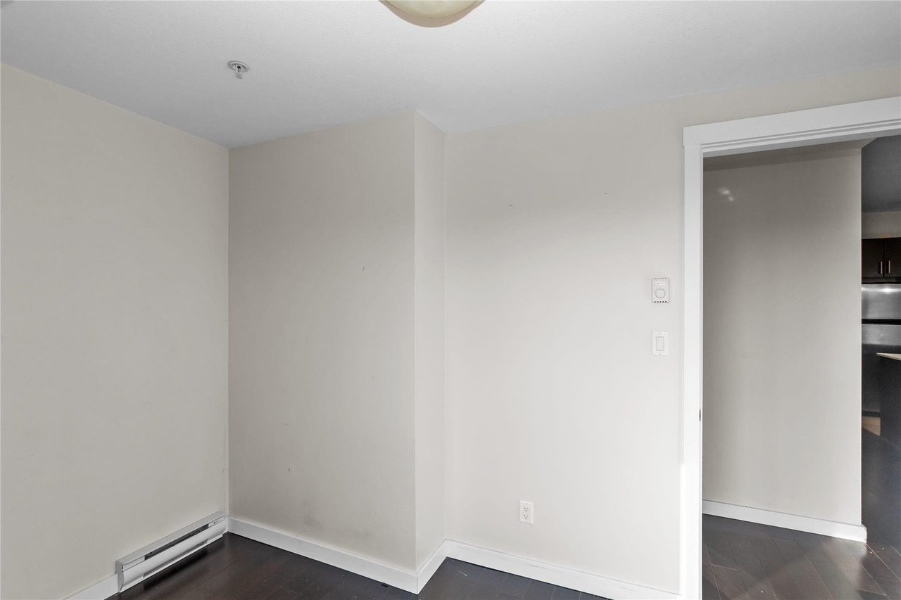 305-7777 Royal Oak Ave