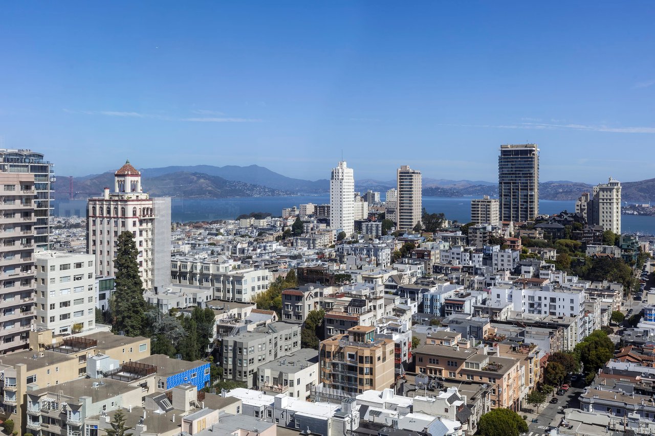 2,027 SqFt Corner View Condo On Nob Hill