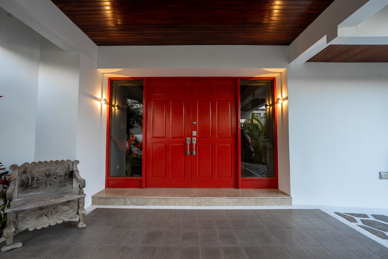 Designer Estate With Sauna, Escazu, San Jose