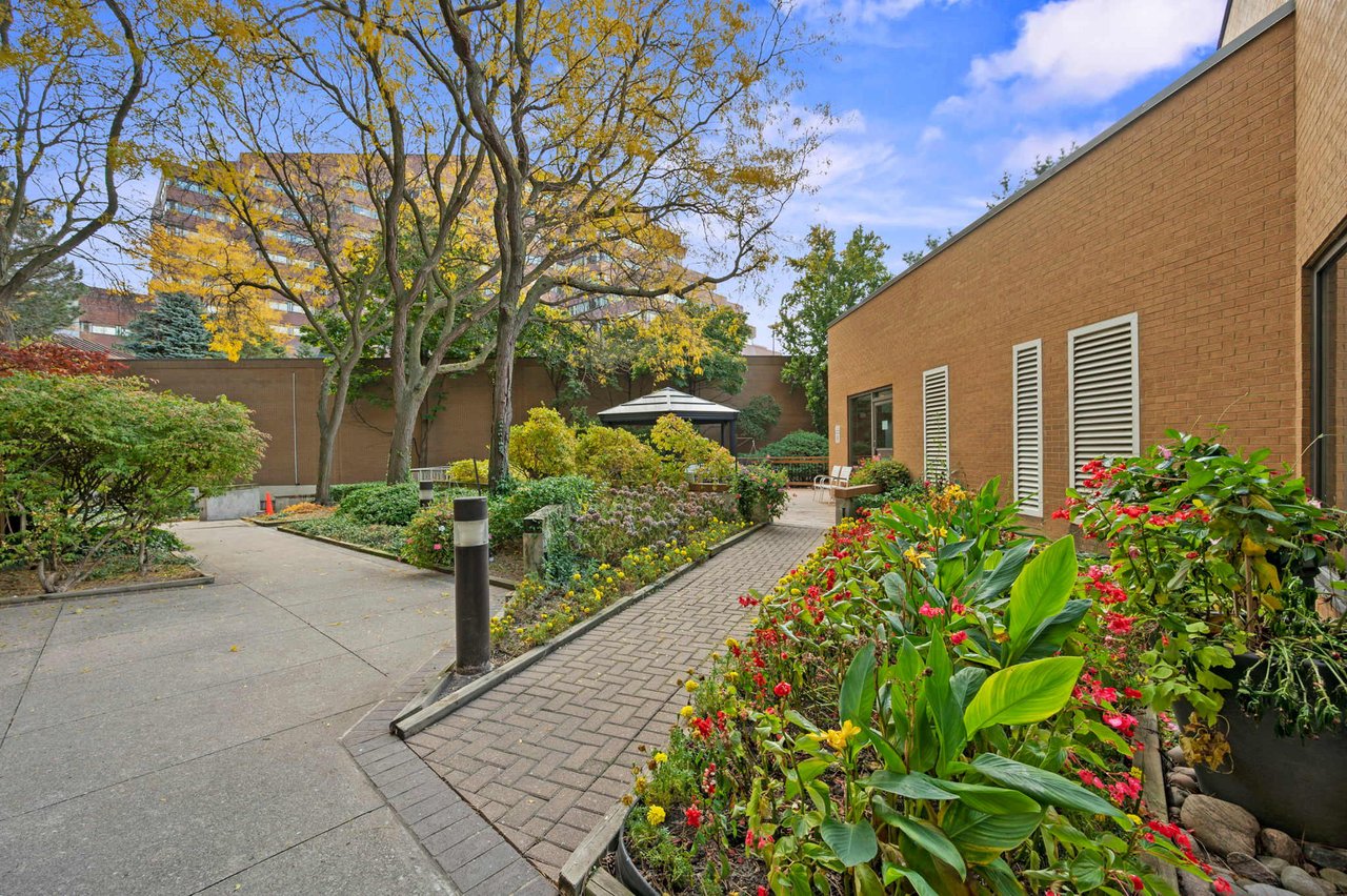 SOLD: Prestigious Manhattan Place Condominiums
