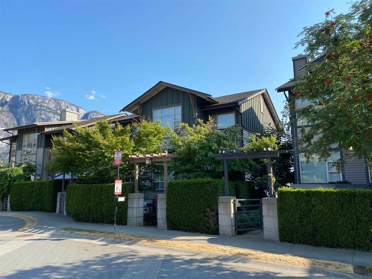 1214 Village Green Wy