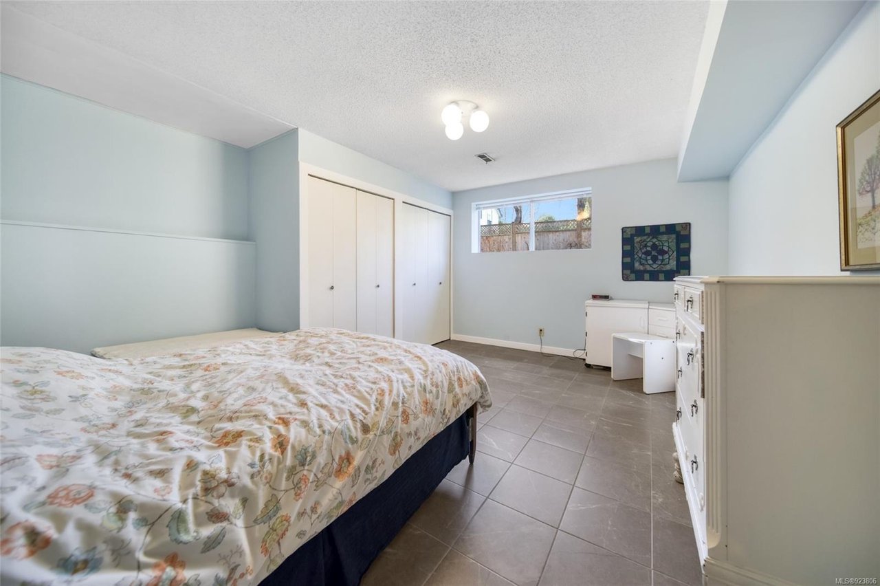 4086 Tracey St