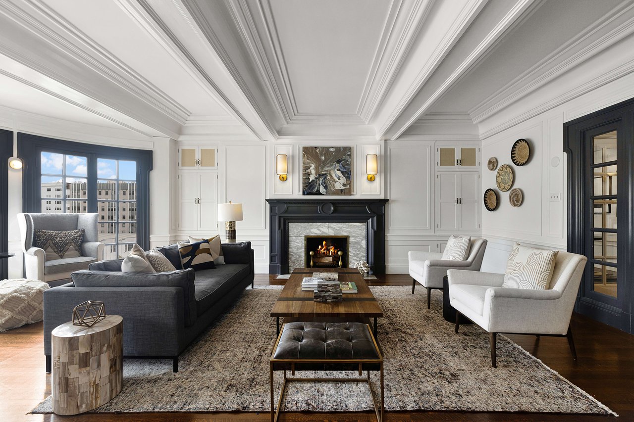 Grand New York-Style Condominium at 840 Powell