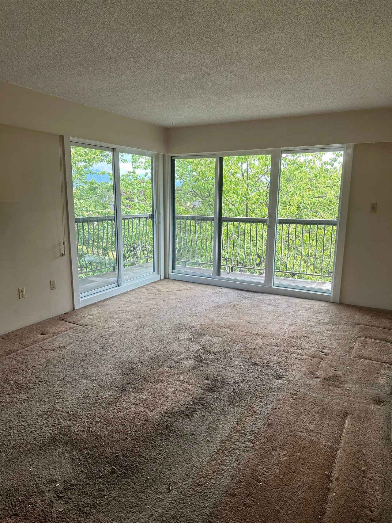 353-588 E 5 Ave