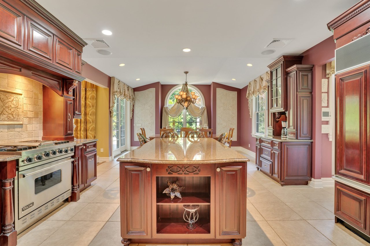 8 Glenbrook Drive