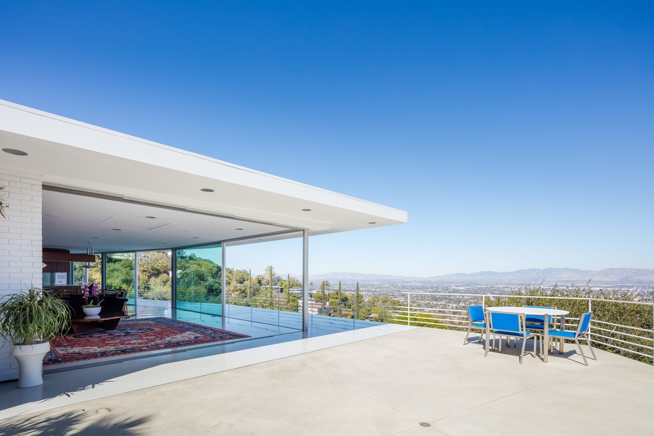 Contemporary Modern View Home
