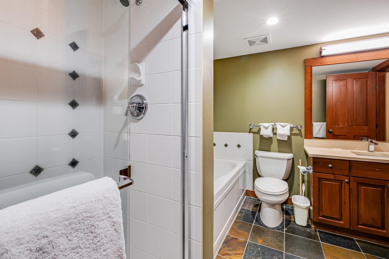 404 G4-4653 Blackcomb Wy