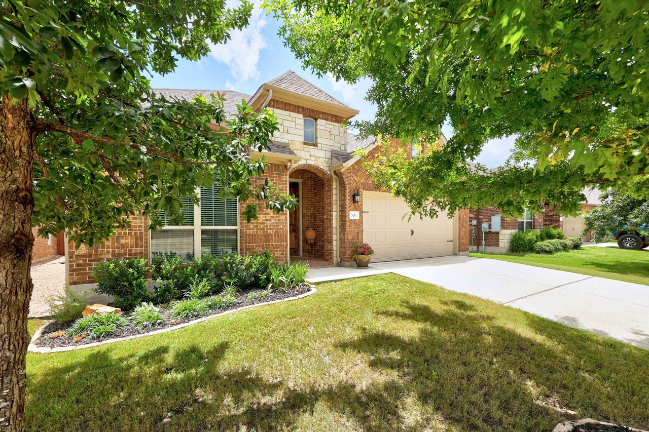Beautifully Appointed Single-Story in Oak Creek: Modern Floors and Screened-In Patio Overlooking Green Space w/ NO Backyard Neighbor!