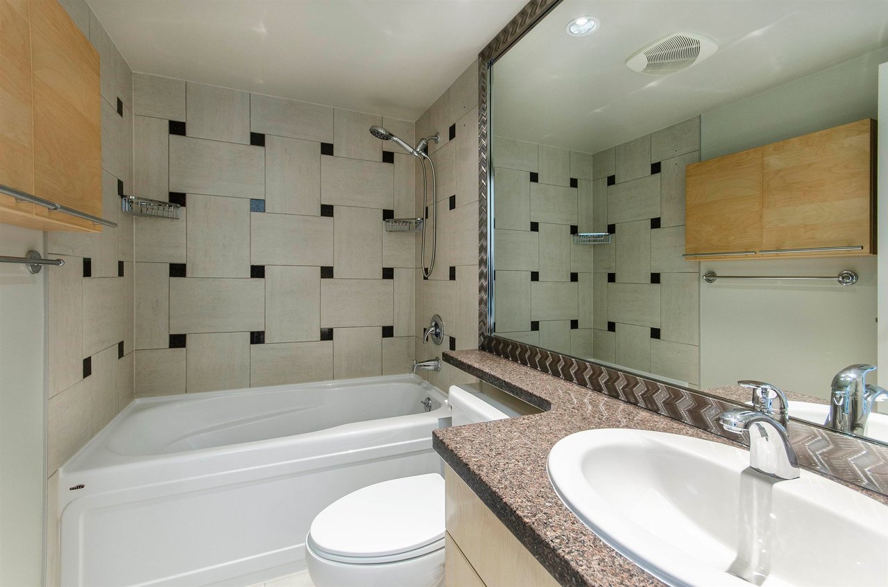 3207-1033 Marinaside Cres