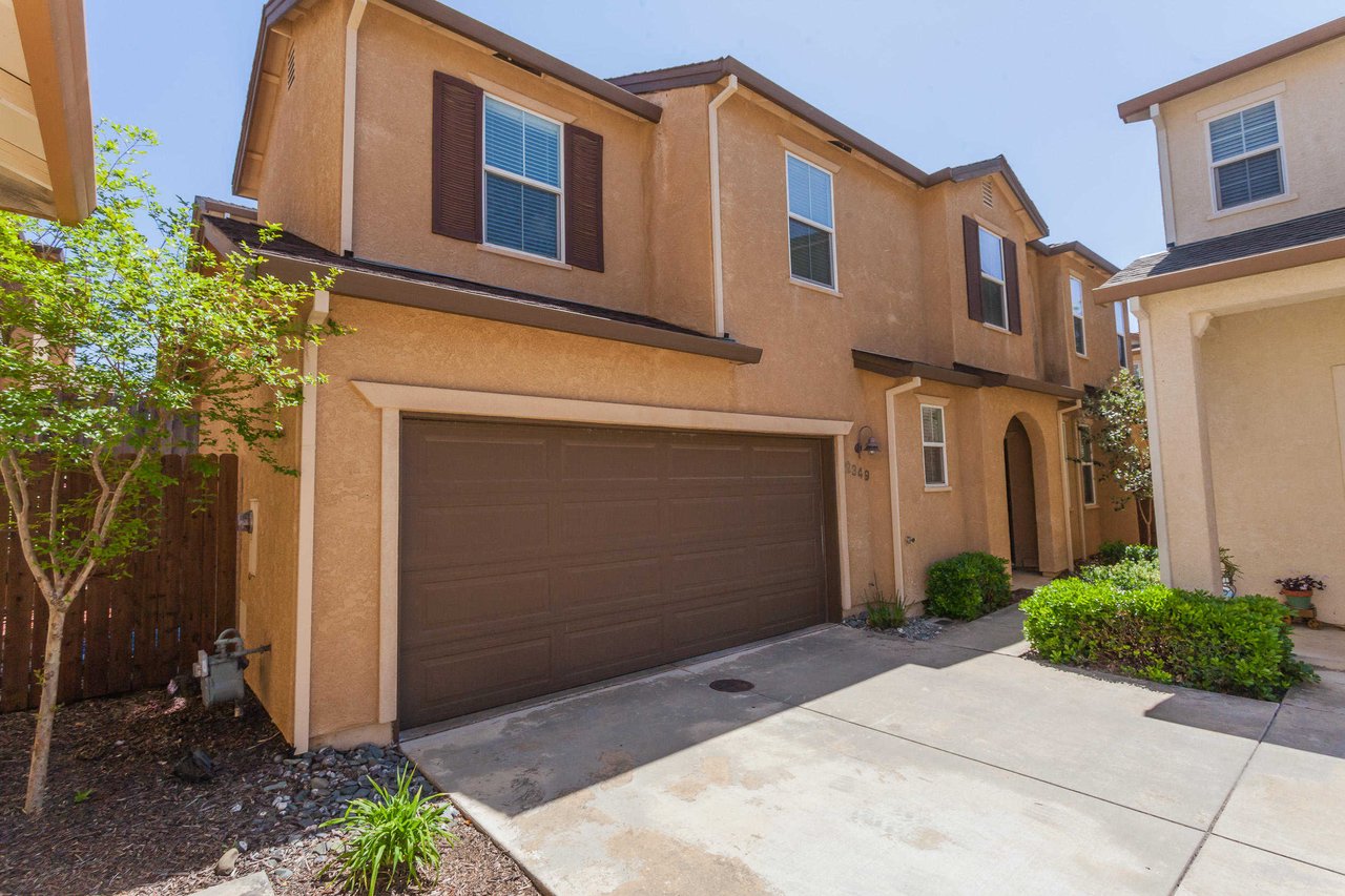 2349 La Villa Way