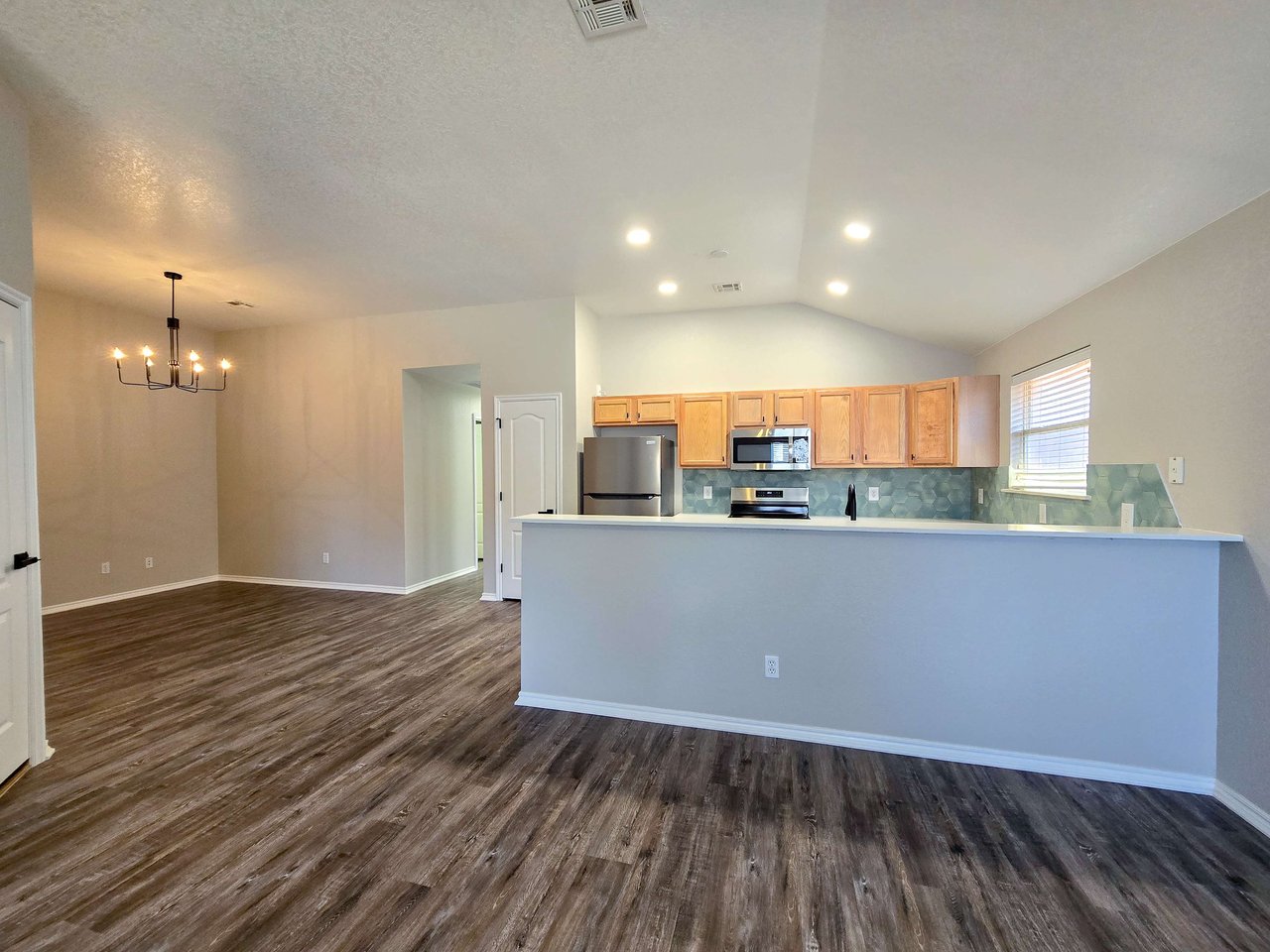 1252 Kingston Rd