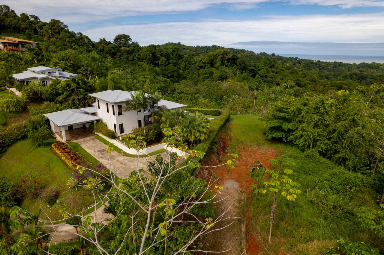 ELEGANT LUXURY HOME PLUS EXTRA LOT WITH OCEAN AND MOUNTAIN VIEWS