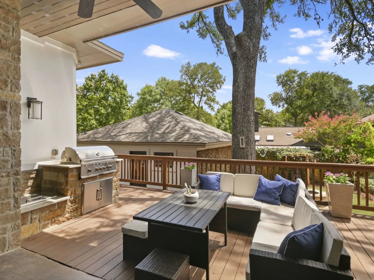 2212 Mountain View Rd