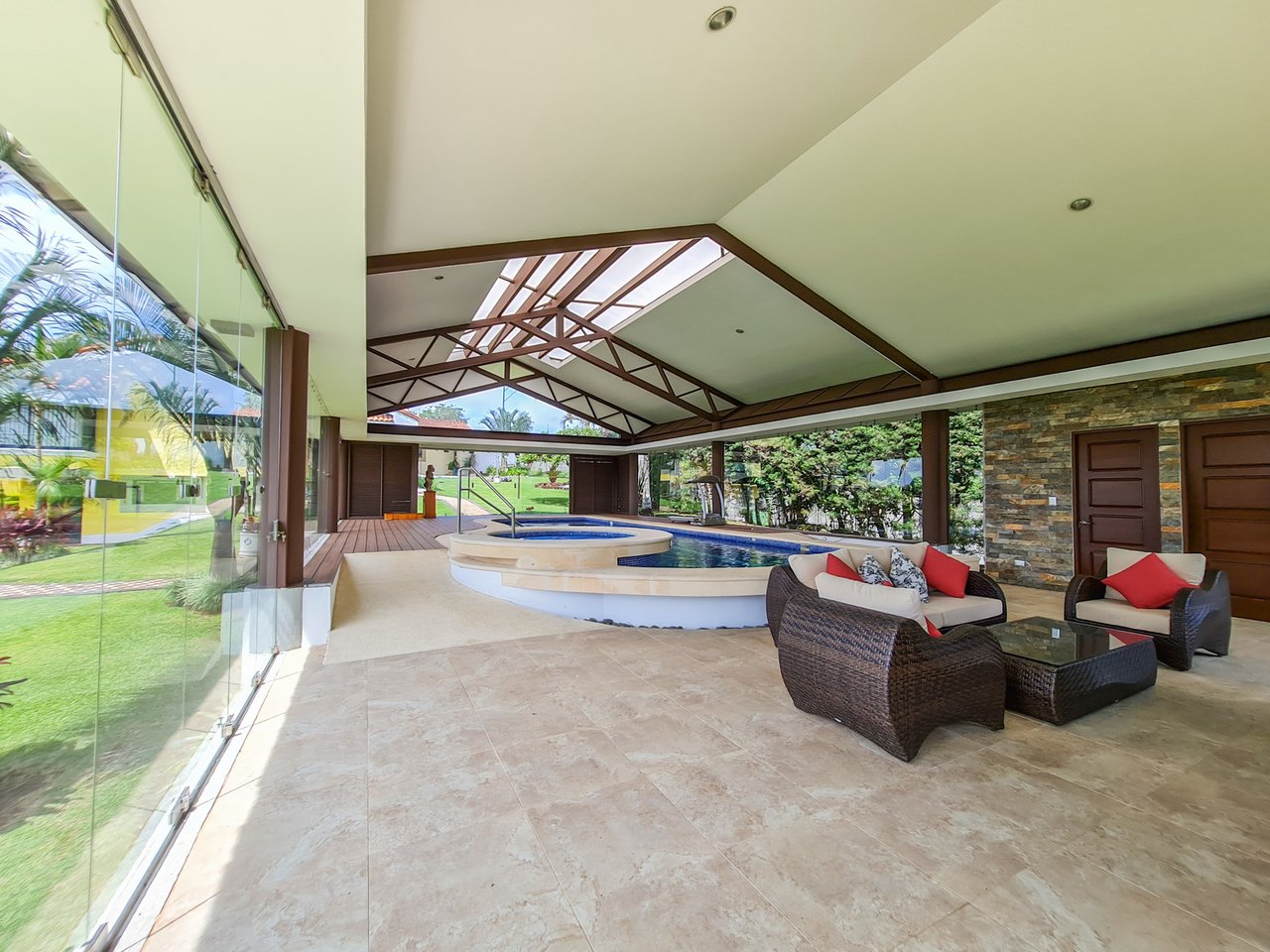 Colonial Estate With Indoor Pool, Heredia