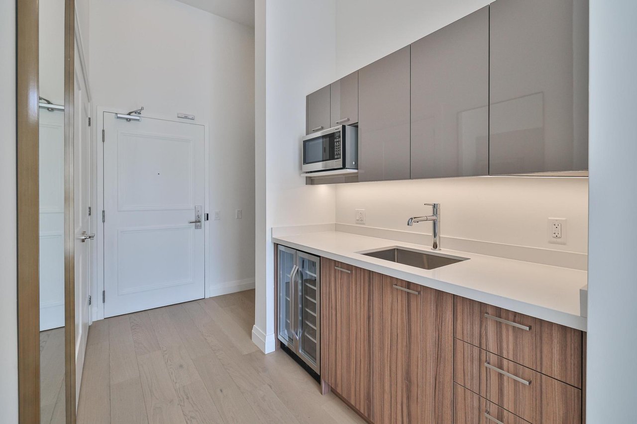 285 Avenue Road Suite #502