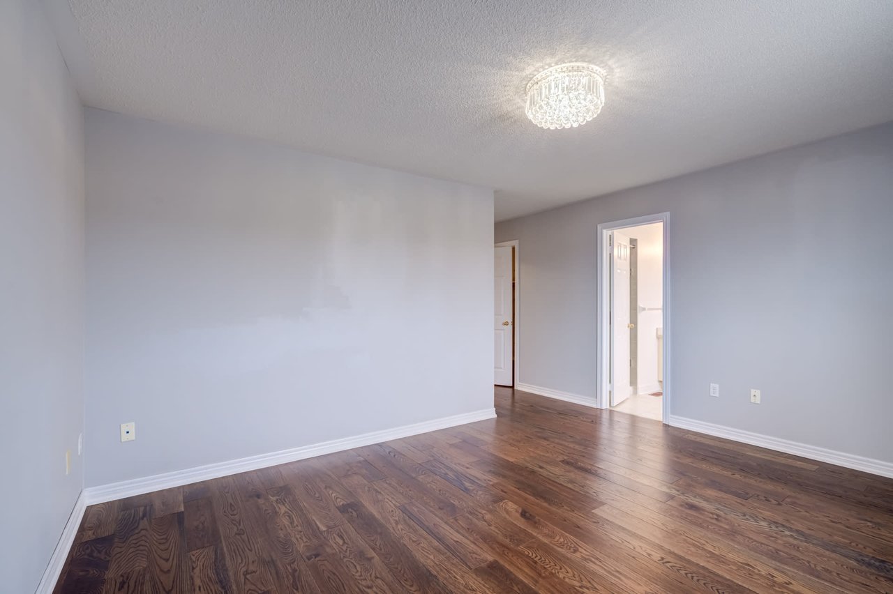11 Cathmar Dr