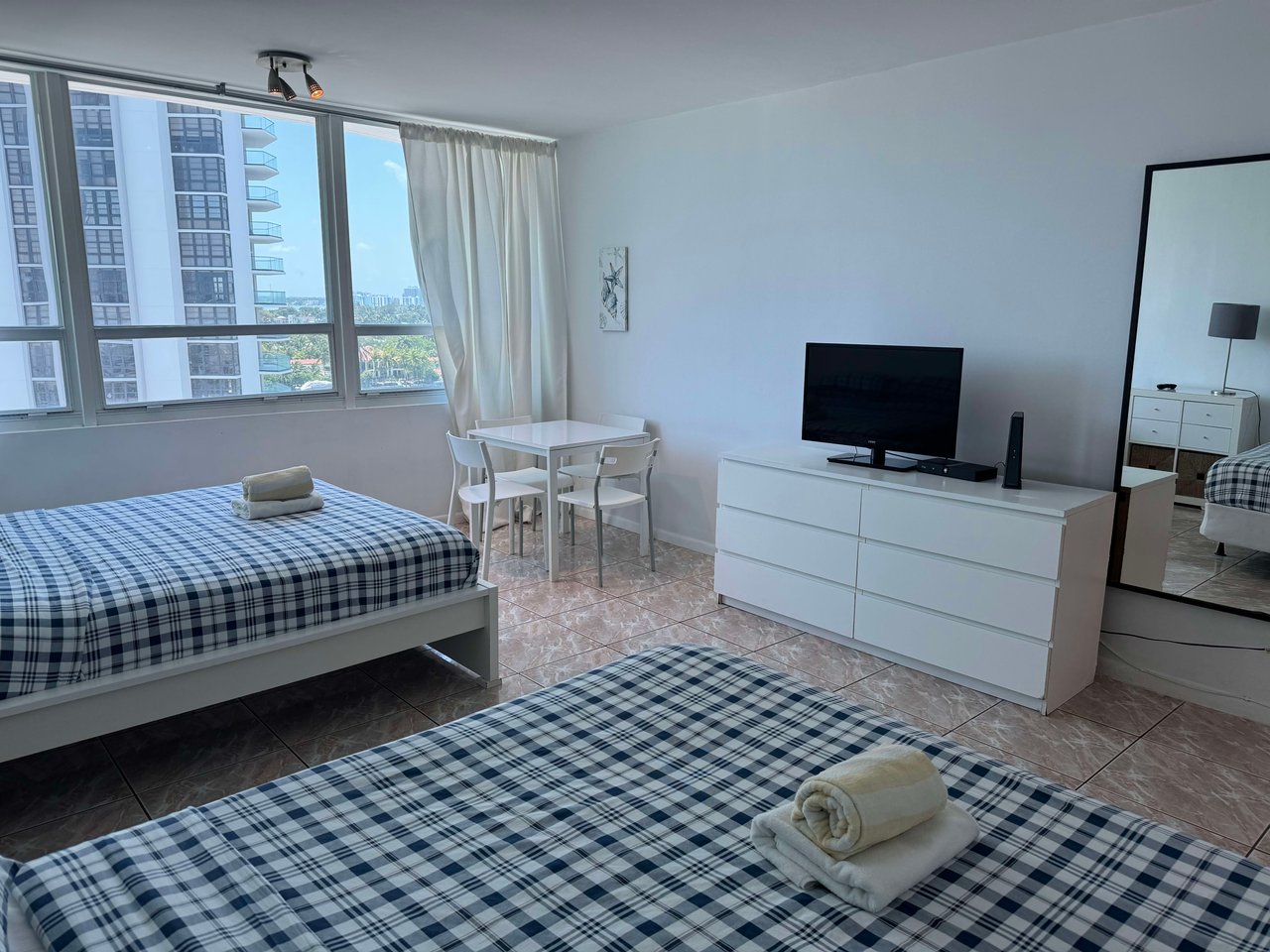 5445 Collins Ave #812 Miami Beach