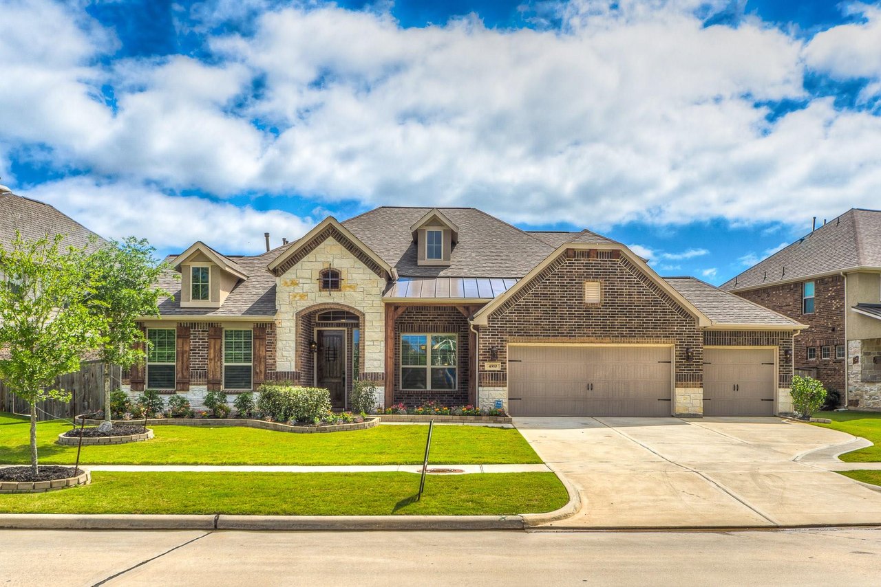 4910 Lodge Lake Drive