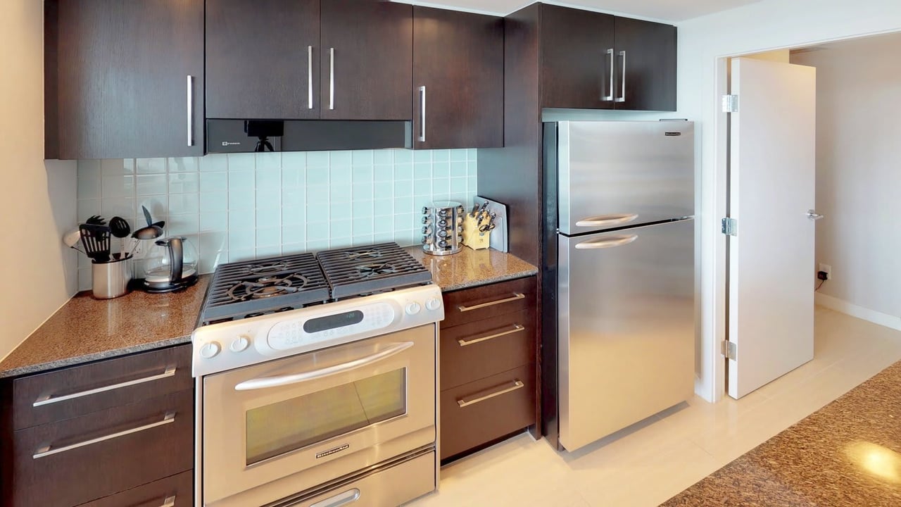 638 Beach Cres #1902