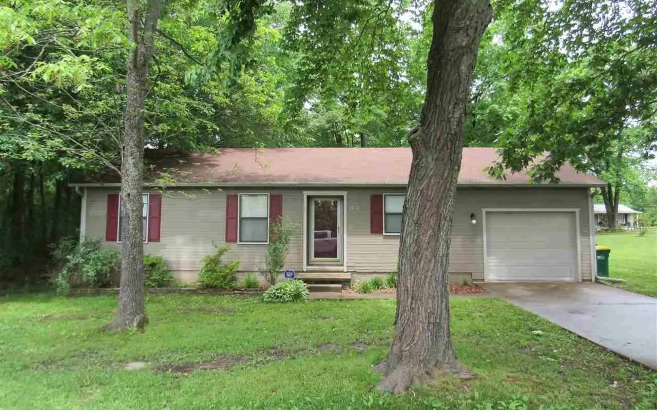 1812 W Coffelt