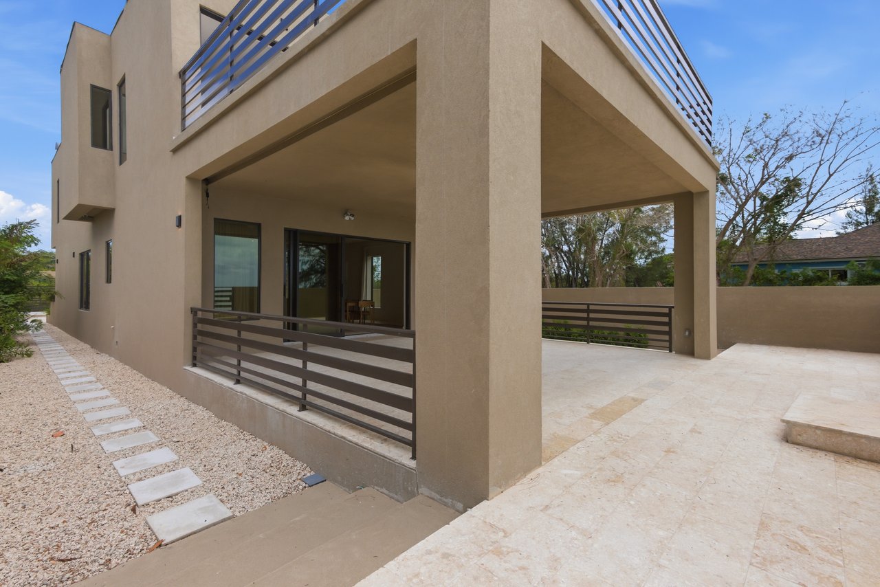 Villa Sol, Adelaide Beach