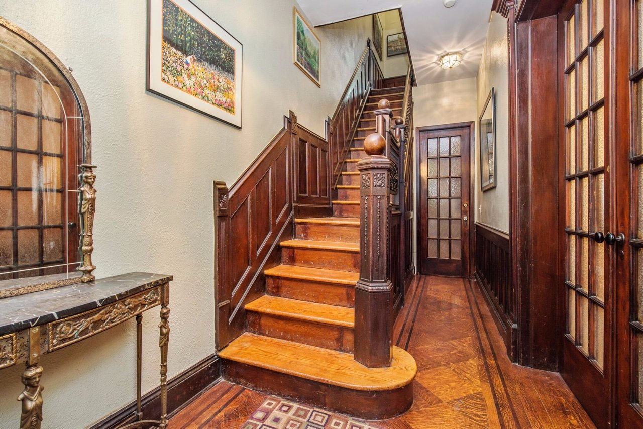 380 Sterling Pl