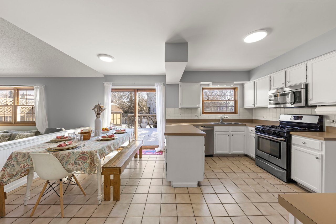 2240 Mecan Dr. Naperville