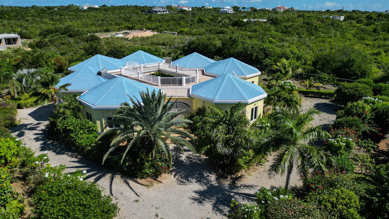 Octagon Villa West End