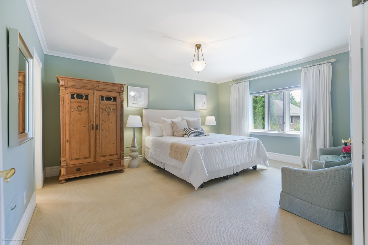 Moore Park 5 Bedroom on Lush Lot