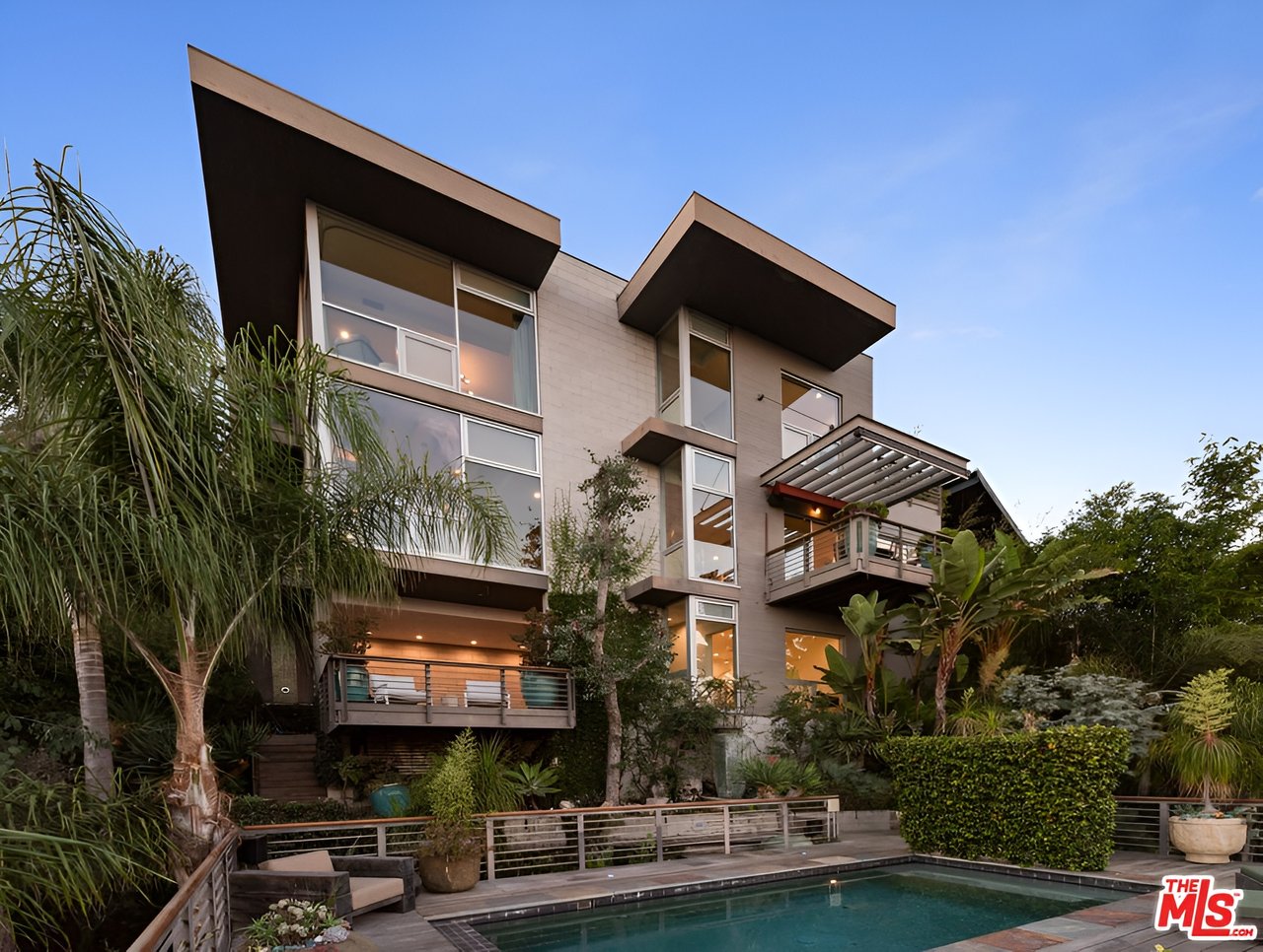 8896 Evanview Dr