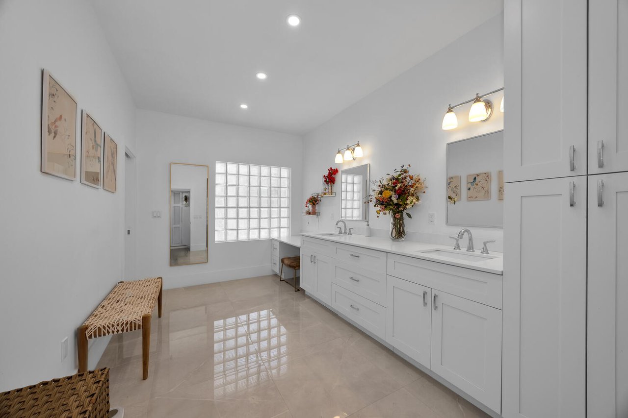 Palmetto Bay Perfection: Spacious, Serene, Stunning