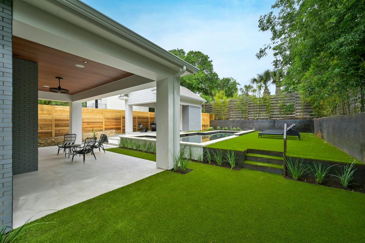 2400 Bridle Path