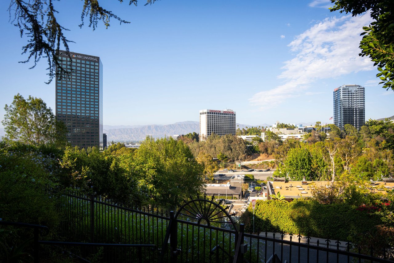 3895 Fredonia in Studio City