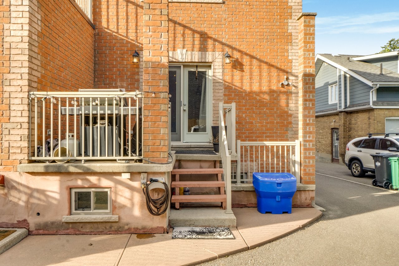 48 Mississauga Rd N 1