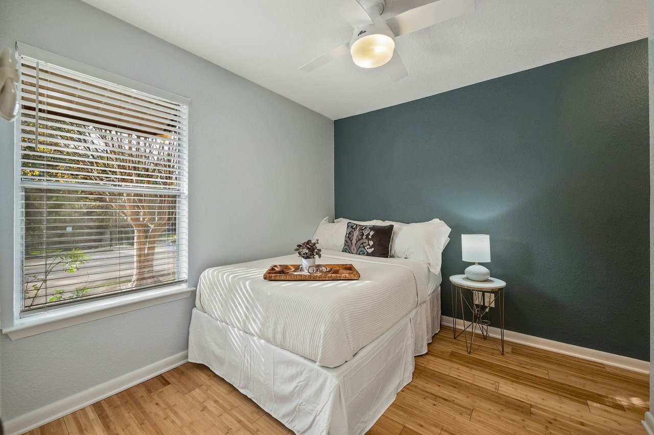 Stylish South Lamar Condo in Gated Ivy Condominiums – Prime Location with Top-Tier Amenities!